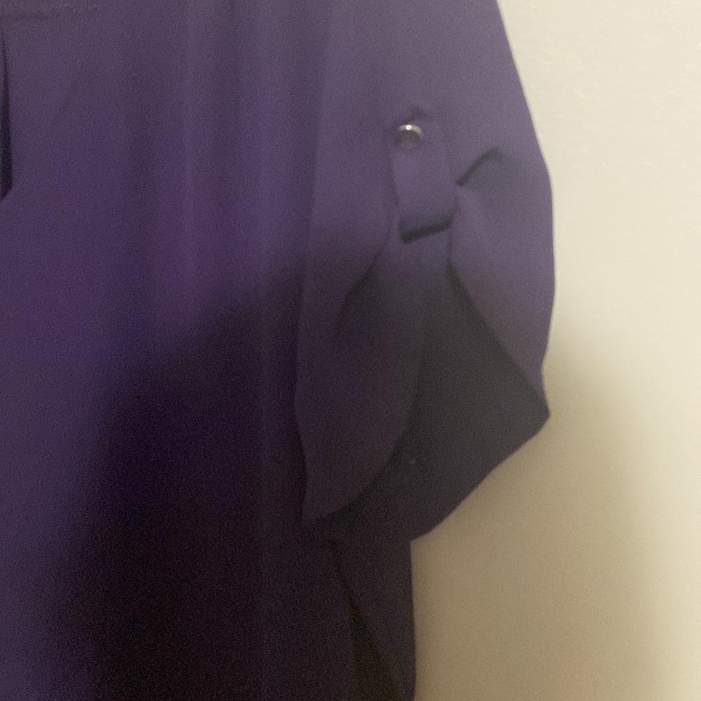 Woman’s purple blouse size large. Short sleeve - Picture 3 of 5